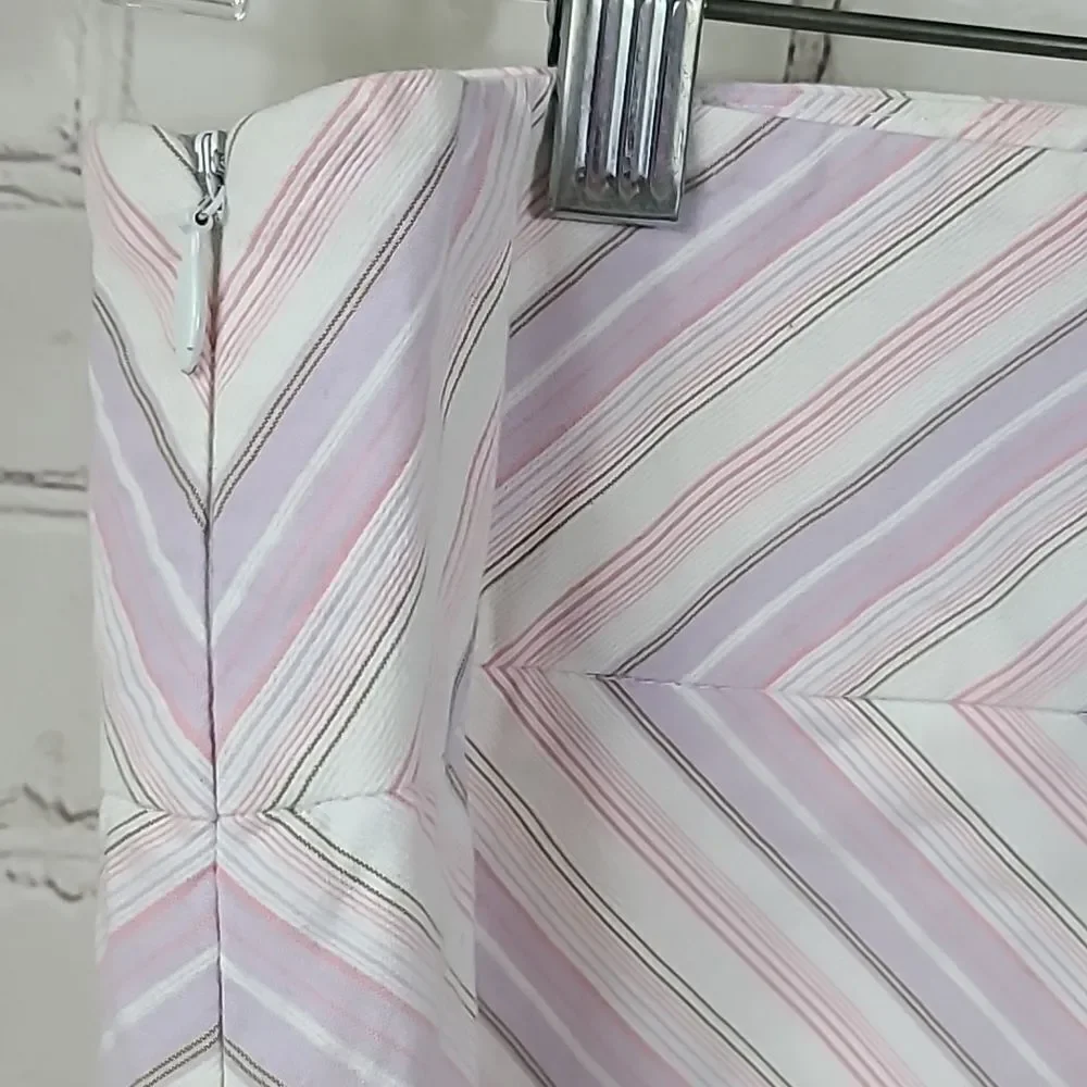 Banana Republic Chevron A-Line Skirt Size 6 White Purple Striped Knee Length